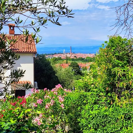 Rosmarina Apartment Izola